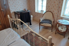 Knusse logeer en werkkamer