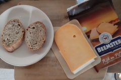 pakket van zusje na vier weken eindelijk aangekomen